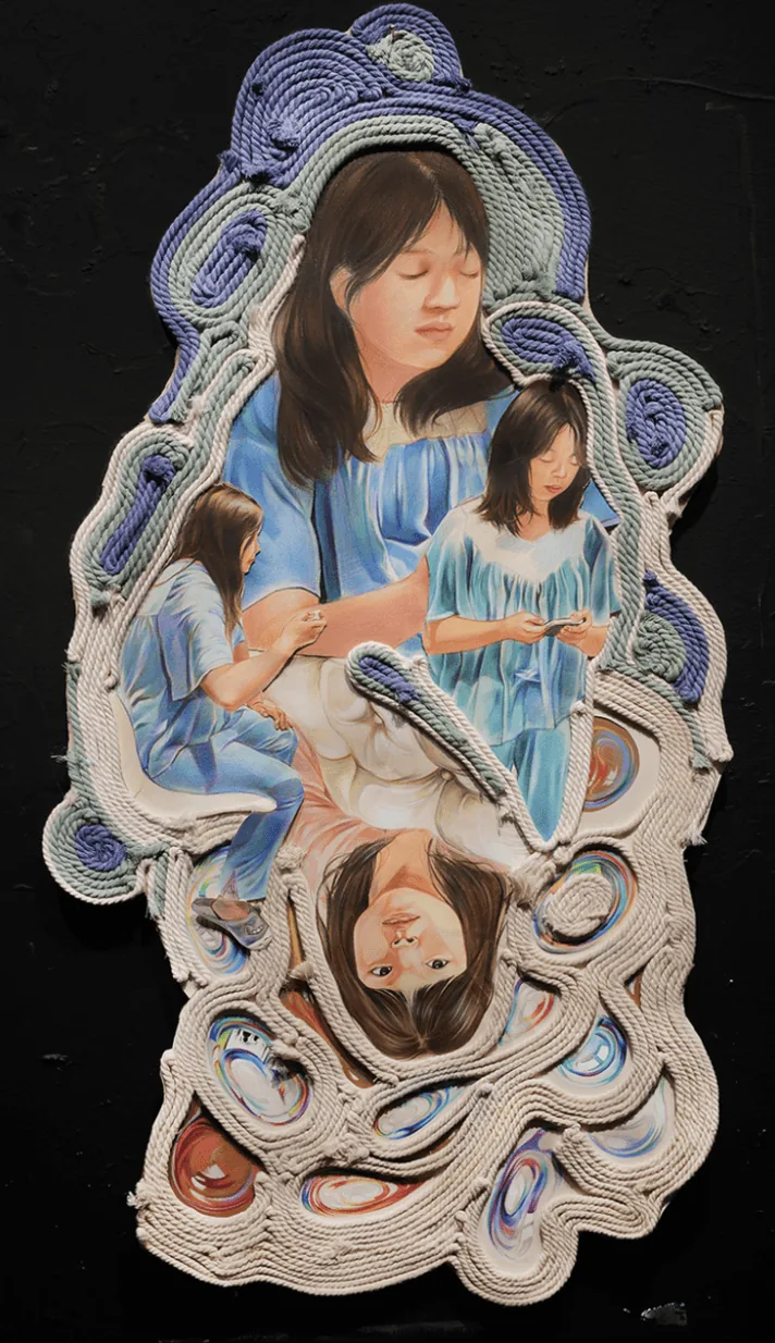 多层纸艺拼贴：身着蓝衣的女孩在阅读，四周环绕着卷纸工艺的旋涡边框